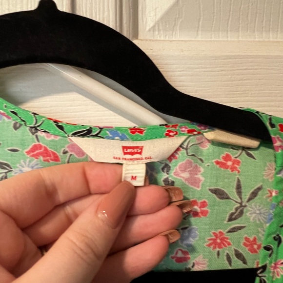 Levi’s green floral wrap shirt - Picture 2 of 4